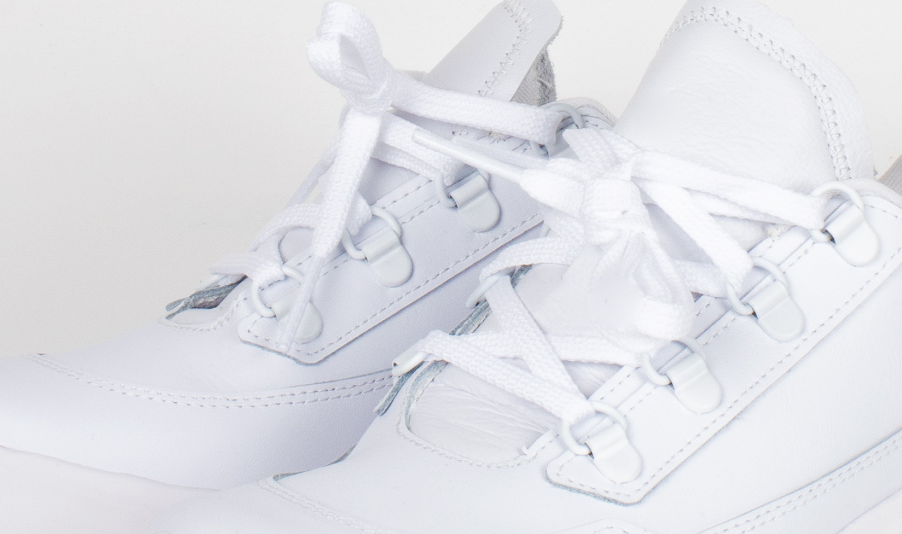 white leather salomon sneakers Après Paris