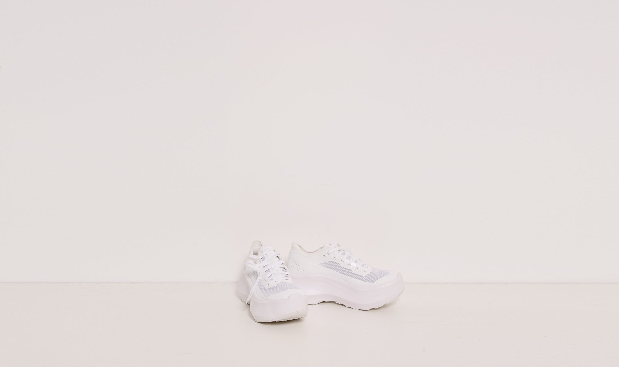 white salomon sneakers Après Paris