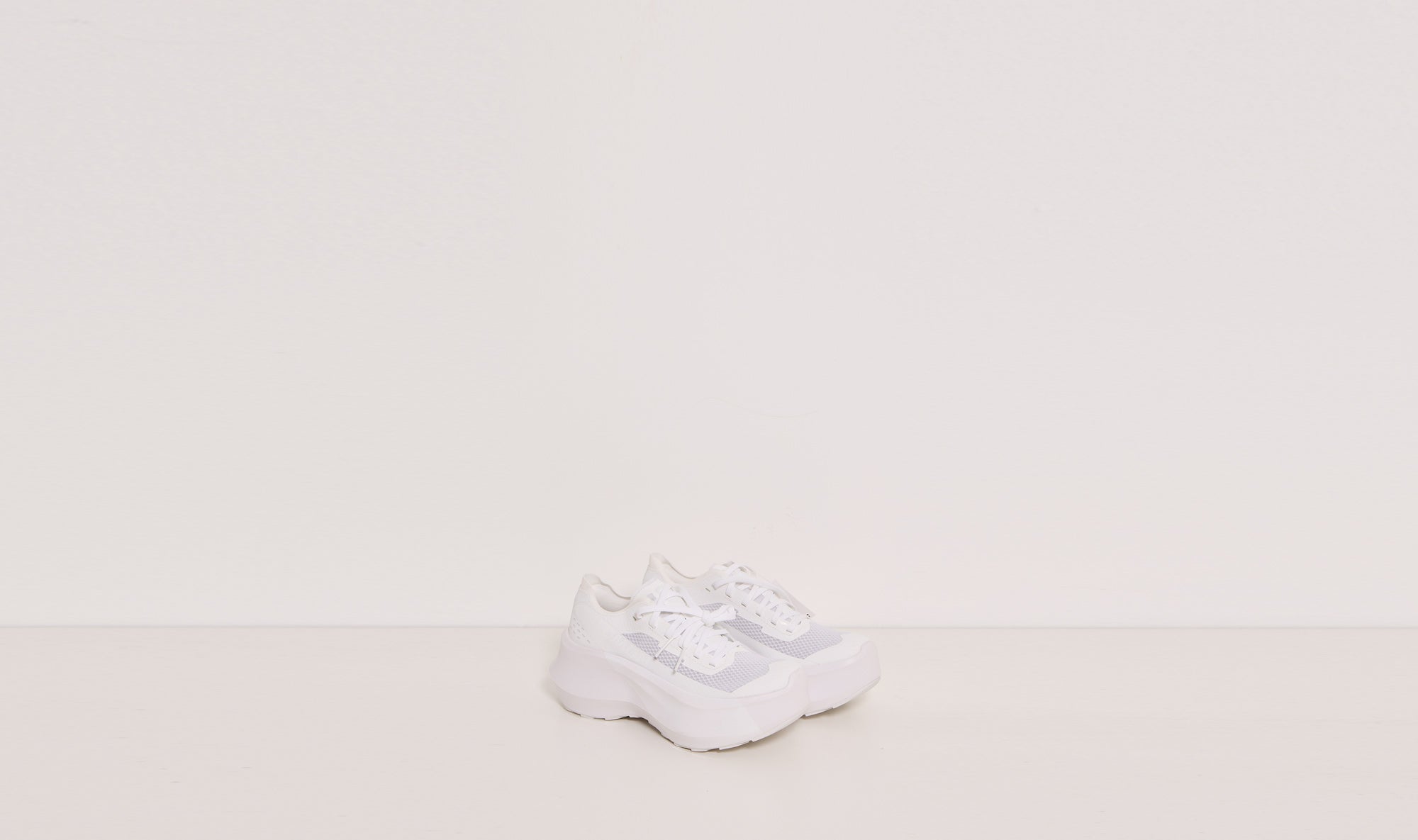 white salomon sneakers Après Paris